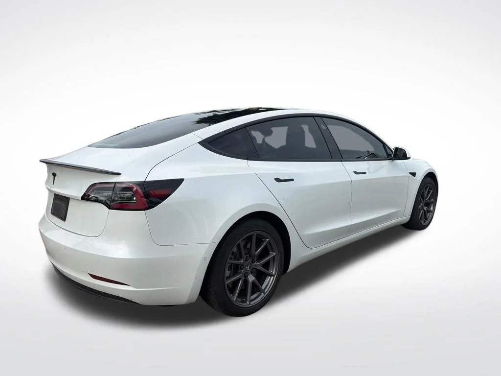 Used 2022 White Tesla Base image 3