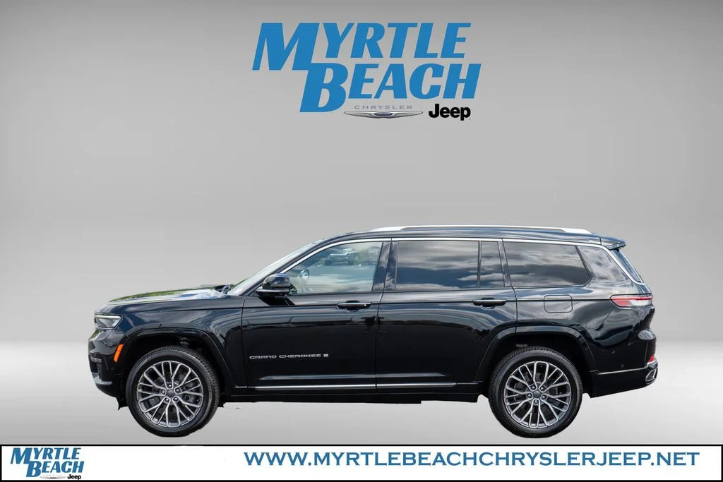 Certified Used 2021 Diamond Black Jeep Summit image 3