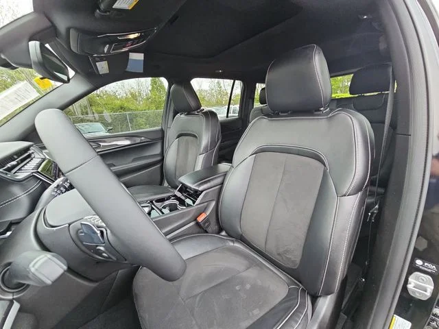 Used 2023 Black Jeep Altitude X image 19