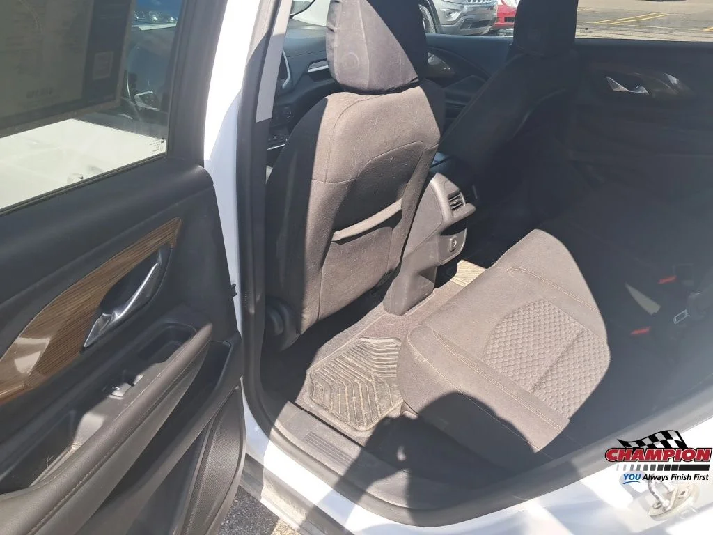 Used 2019 White GMC SLE image 12