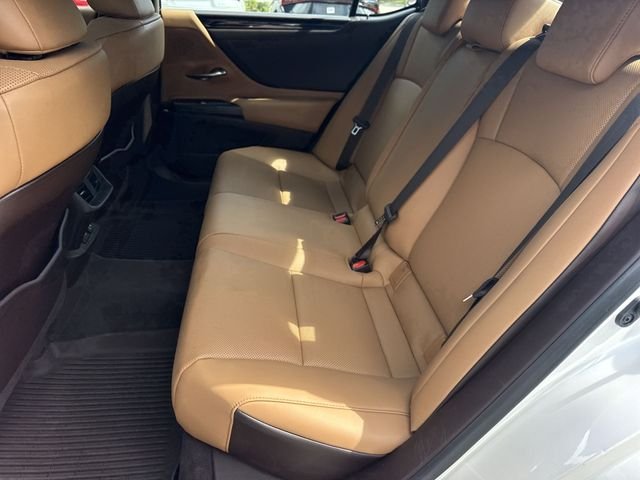 2021 Lexus ES 350 - Photo 23