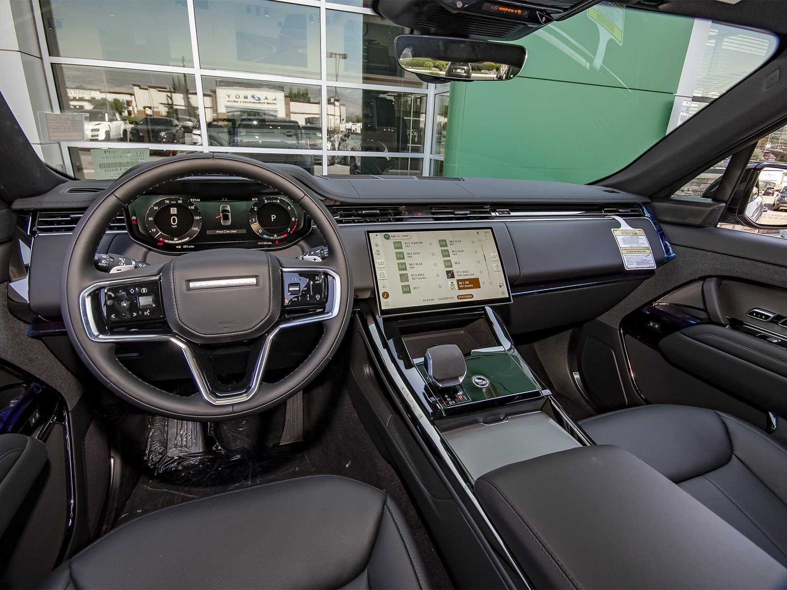 New 2026 Borasco Grey Land Rover SE image 36