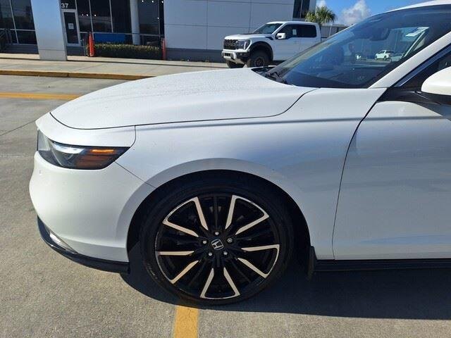Used 2023 Platinum White Pearl Honda Touring image 11