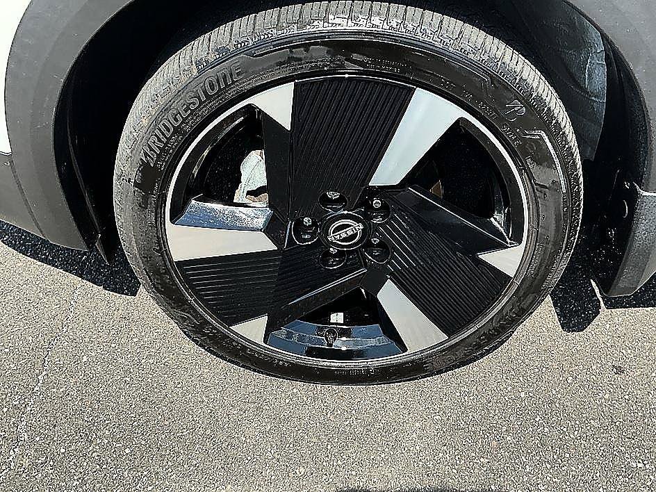 Used 2025 Aspen White Tricoat Nissan SR image 7