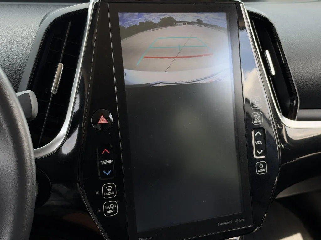 Used 2020 White Toyota XLE image 19