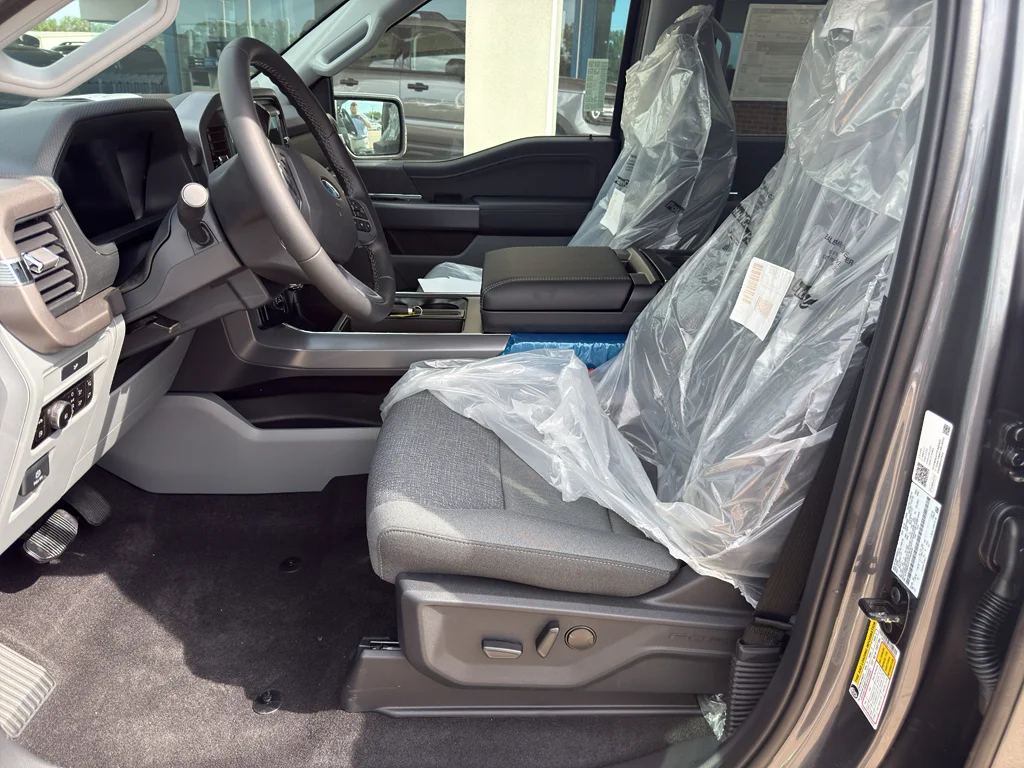 New 2026 Carbonized Gray Metallic Ford XLT image 13