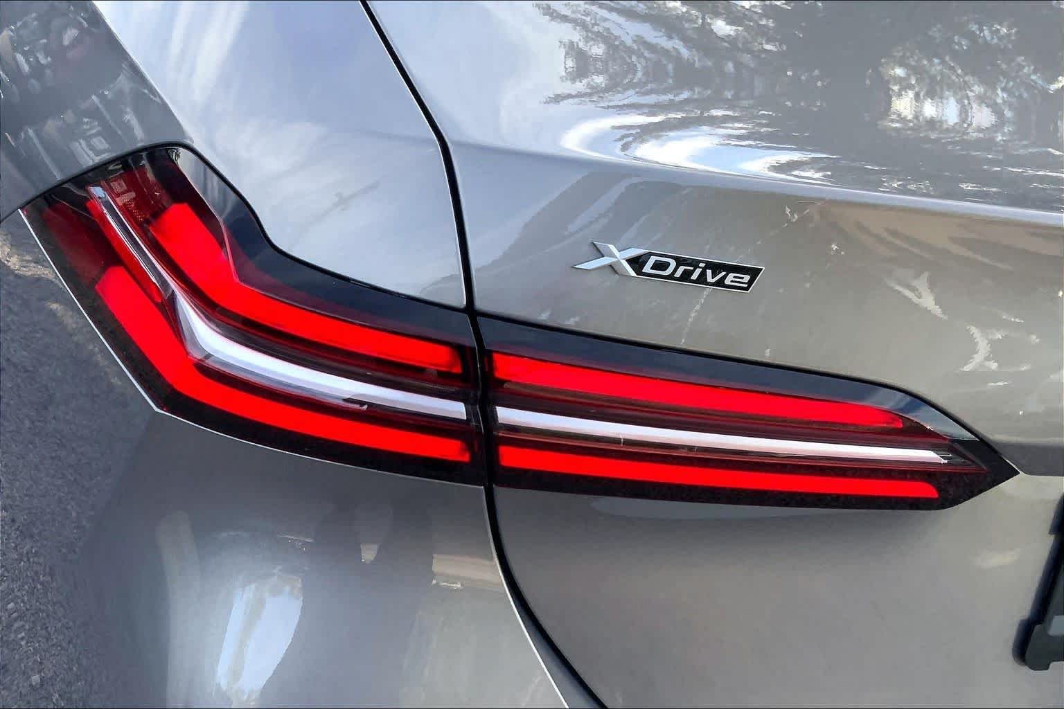 New 2027 Oxide Grey Metallic BMW 530i xDrive image 14