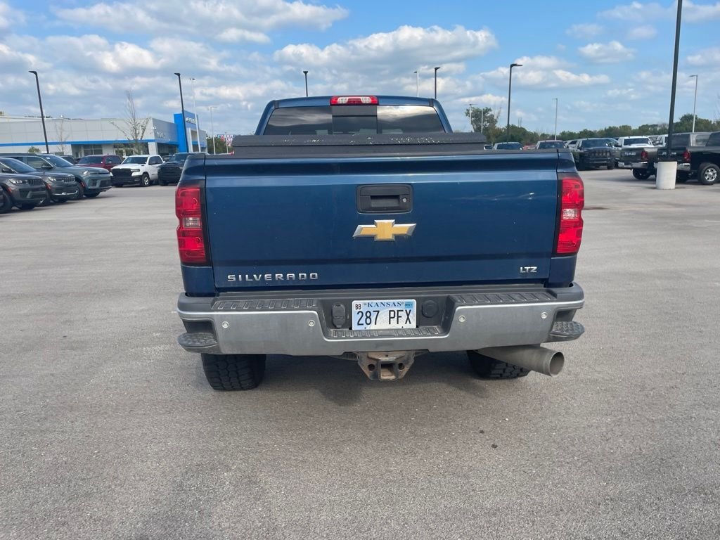 Used 2015 Blue Chevrolet LTZ image 4