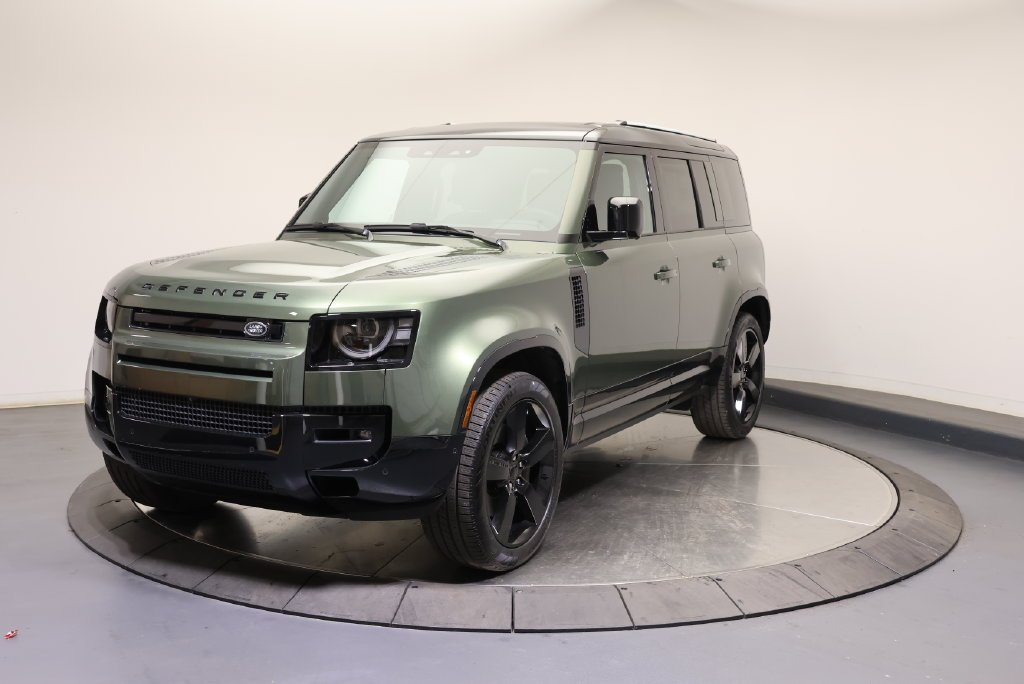 New 2026 Woolstone Green Land Rover X-Dynamic SE image 1