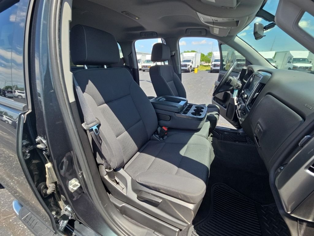 Used 2019 Gray Chevrolet LT image 32