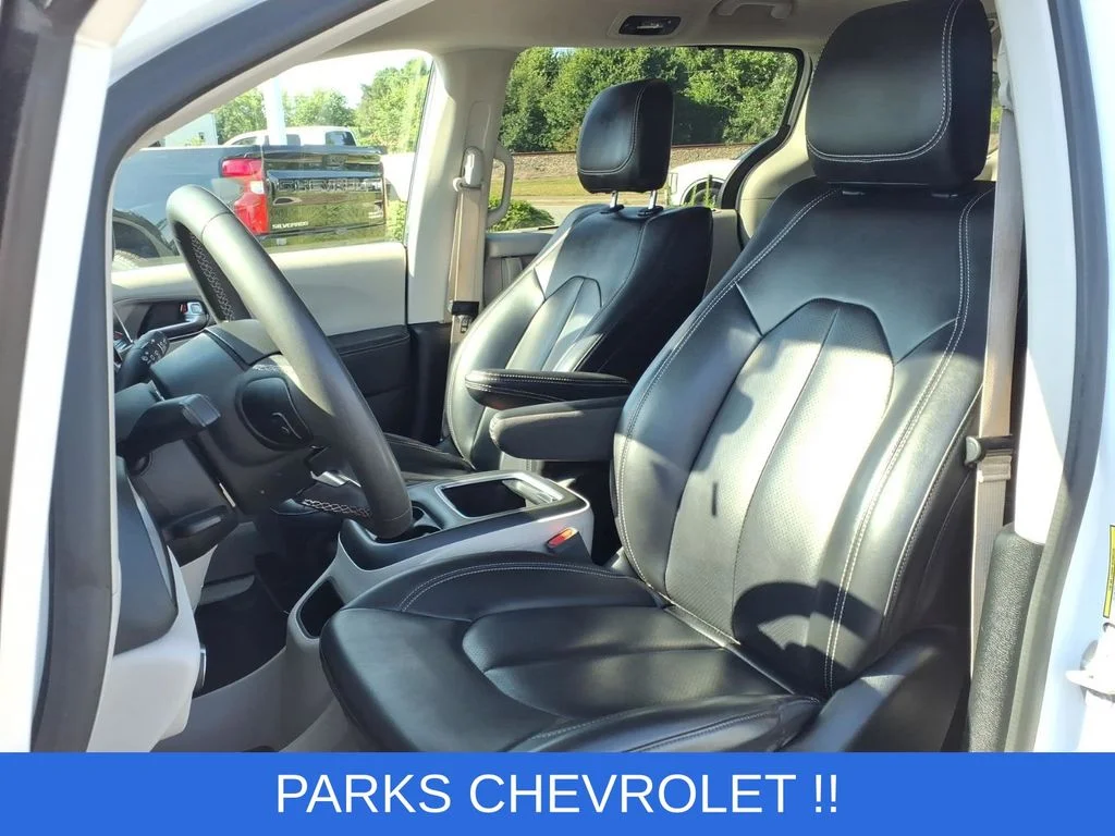 Used 2023 White Chrysler Touring L image 2