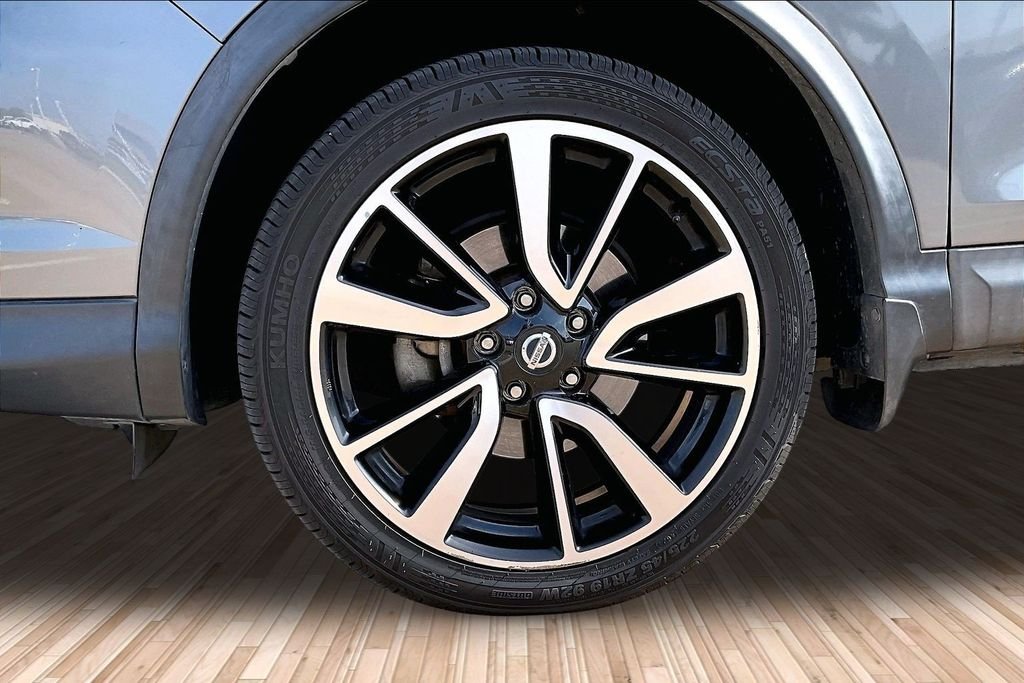 Used 2017 Gray Nissan SL image 8