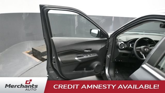Used 2024 Gray Nissan SV image 14