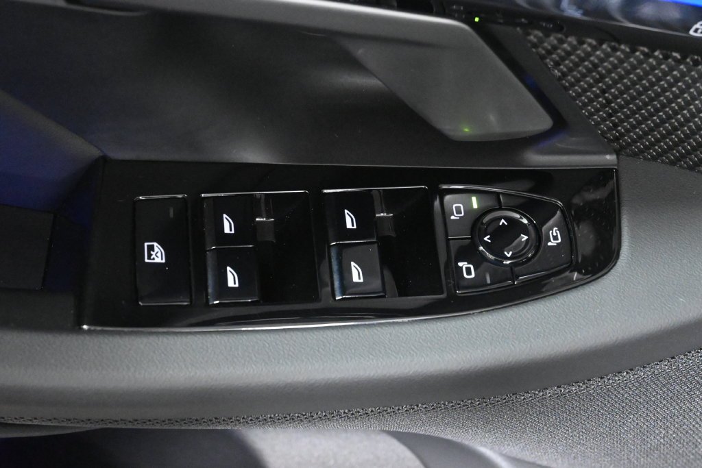 Used 2025 Dark Graphite BMW Base image 30