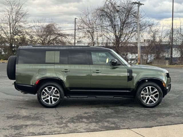 New 2026 Woolstone Green Land Rover X-Dynamic SE image 2