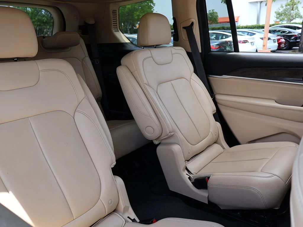 Used 2022 Red Jeep Limited image 41