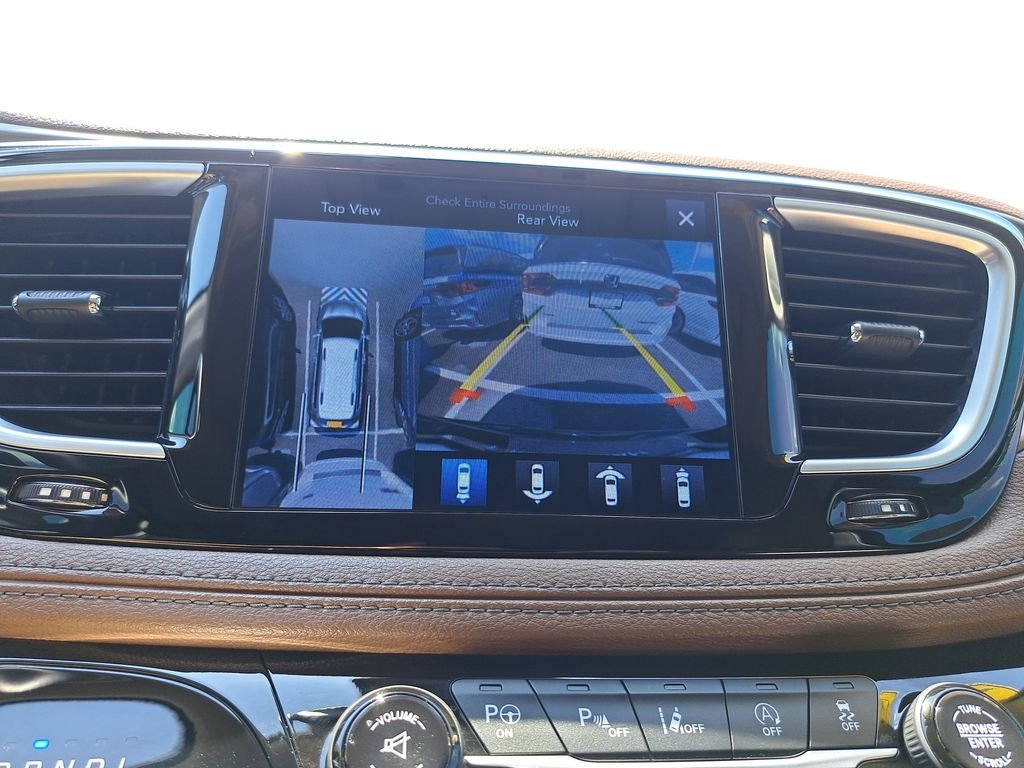 Used 2017 Black Chrysler Limited image 27
