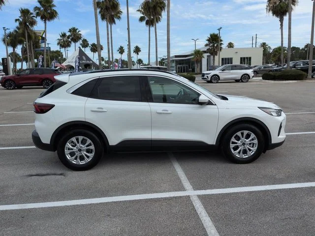 Used 2023 White Ford Active image 3