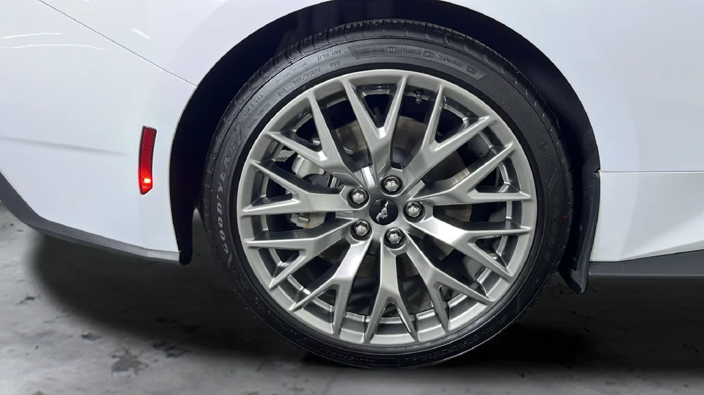 Used 2025 White Ford GT Premium image 37