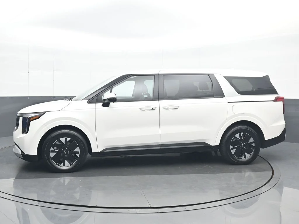 Used 2026 White Kia LXS image 3