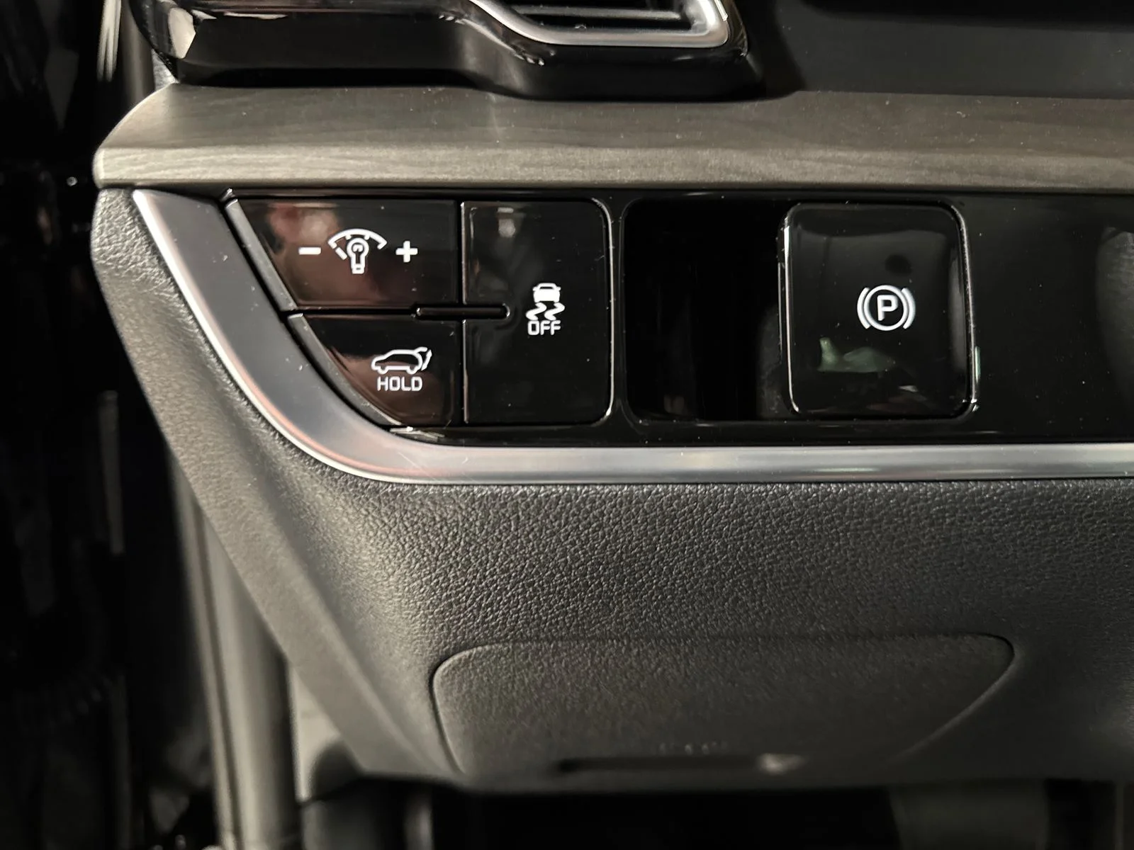 Used 2025 Black Kia X-Line image 17