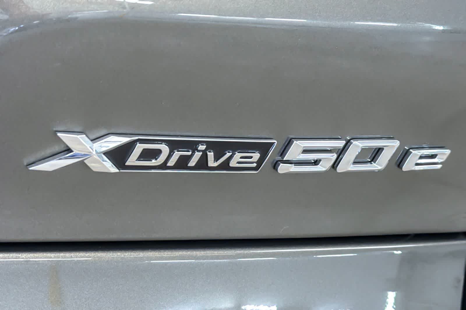 New 2026 Manhattan Green Metallic BMW xDrive50e image 26