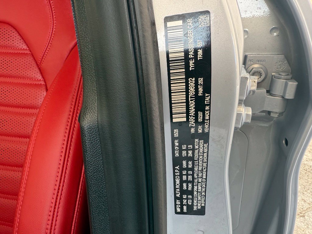 New 2026 Moonlight Gray Metallic Exterior Paint Alfa Romeo Base image 30