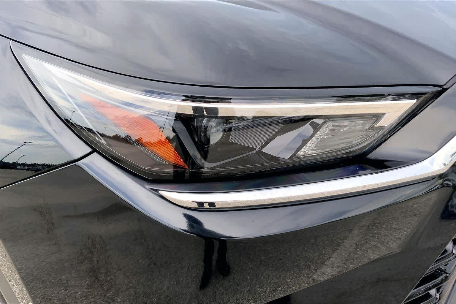 Used 2025 Midnight Black Metallic Toyota XLE image 27