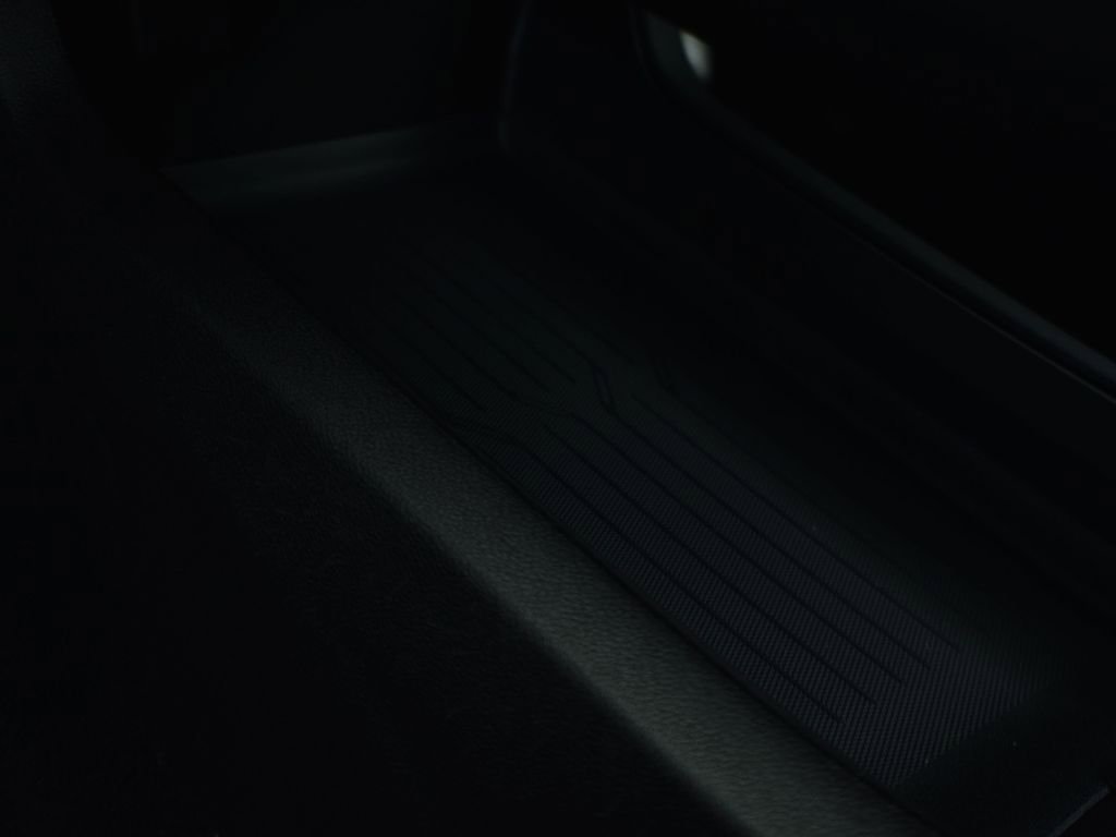 New 2025 Summit White Chevrolet LT image 30
