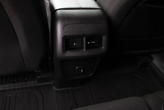 Used 2023 SUMMIT WHITE GMC SLE image 21
