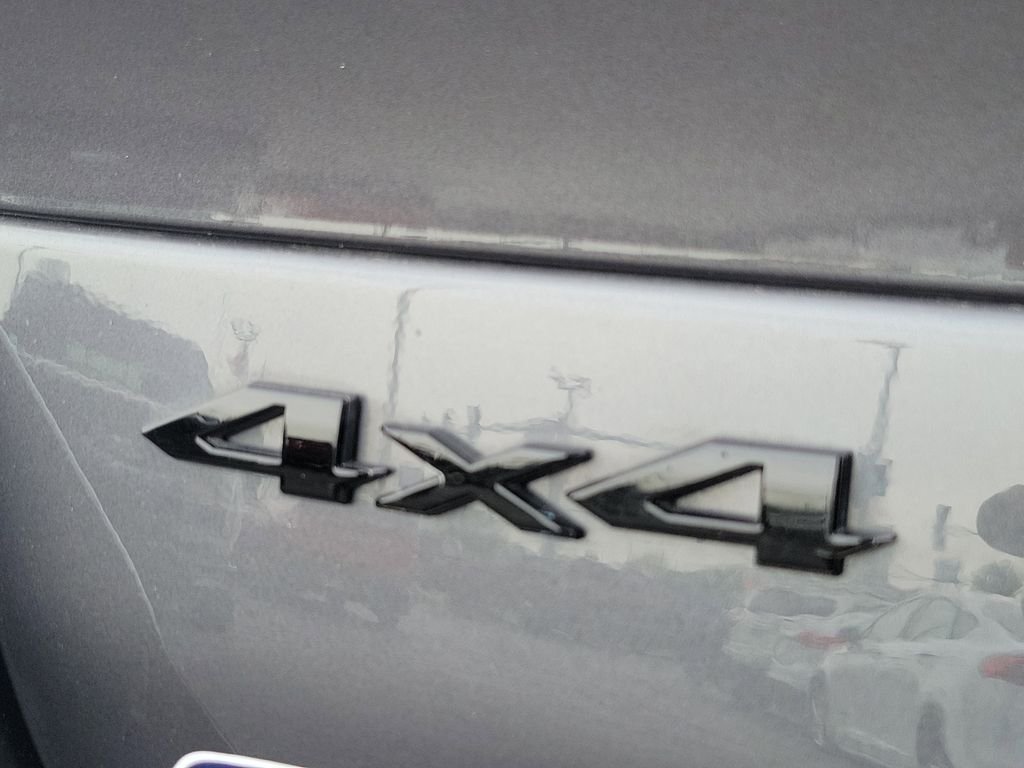 Certified Used 2025 Metallic Jeep Altitude X image 6