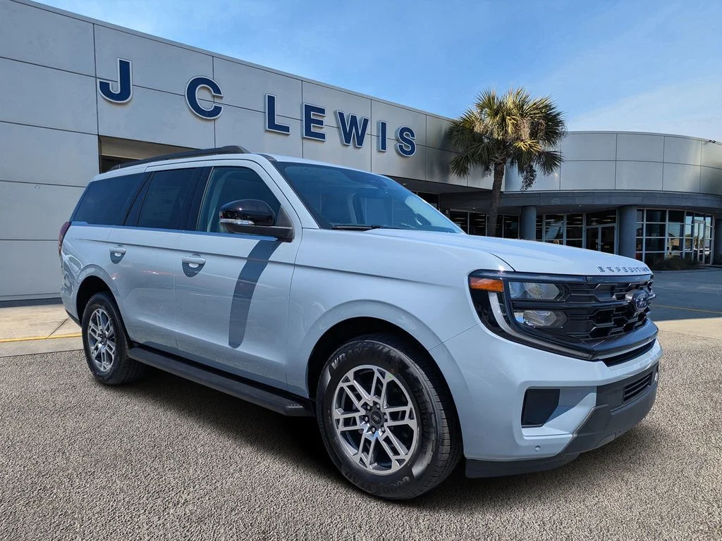 2026 Ford Expedition Active's photo