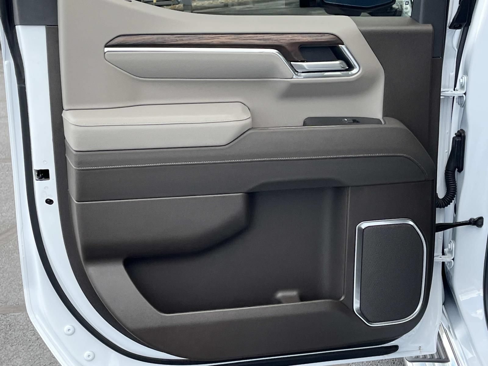 New 2026 Glacier White Tricoat GMC SLT image 17