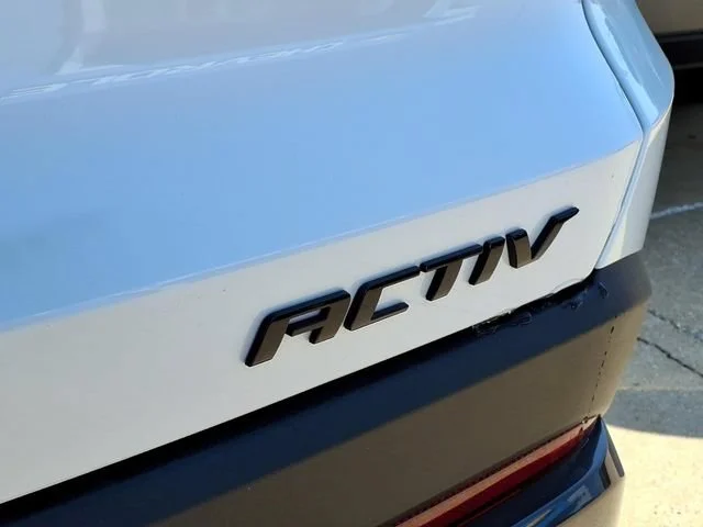 New 2027 Polar White Tricoat Chevrolet ACTIV image 21