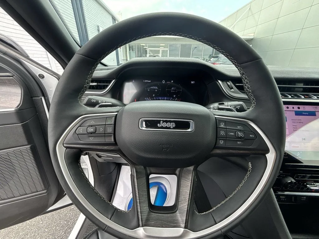 Used 2025 White Jeep Limited image 11