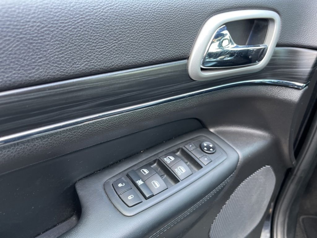 Used 2021 Diamond Black Jeep Limited image 23