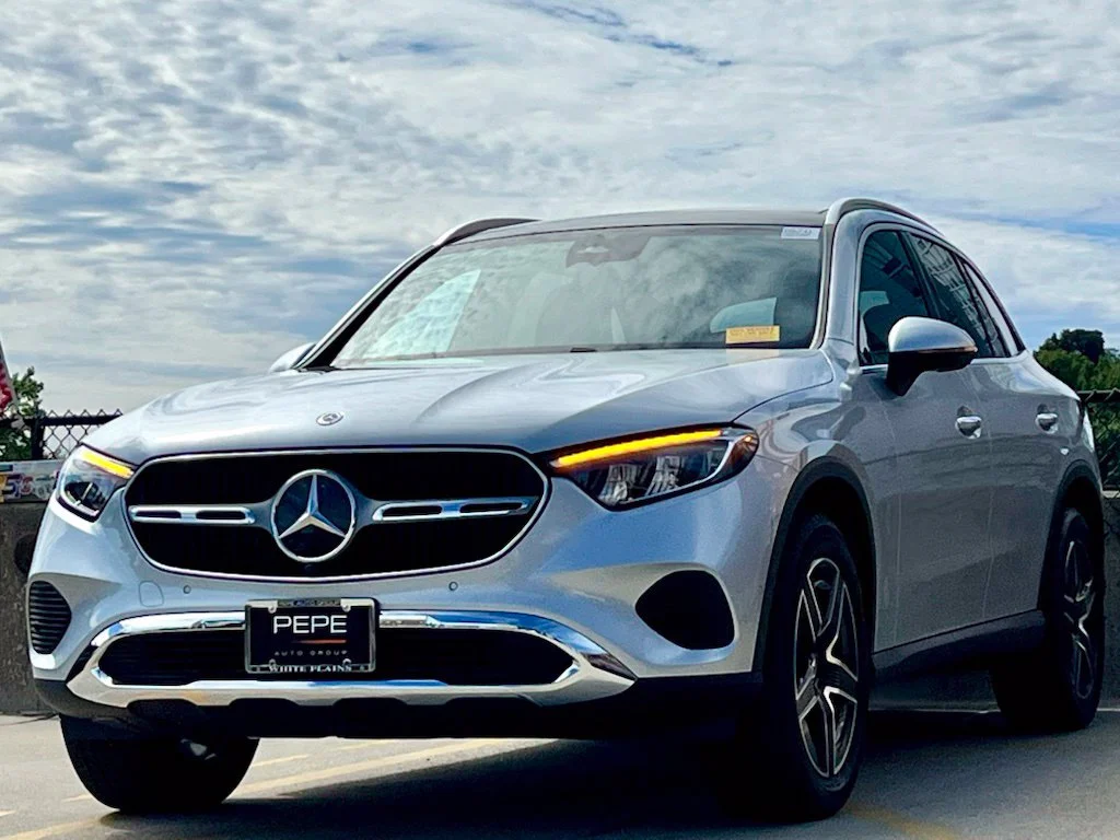 Certified Used 2026  Mercedes-Benz GLC 300 image 4