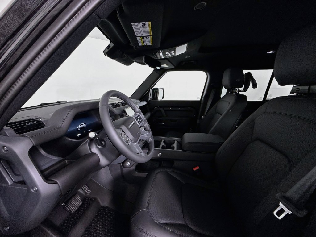 New 2026 Santorini Black Land Rover X-Dynamic SE image 5