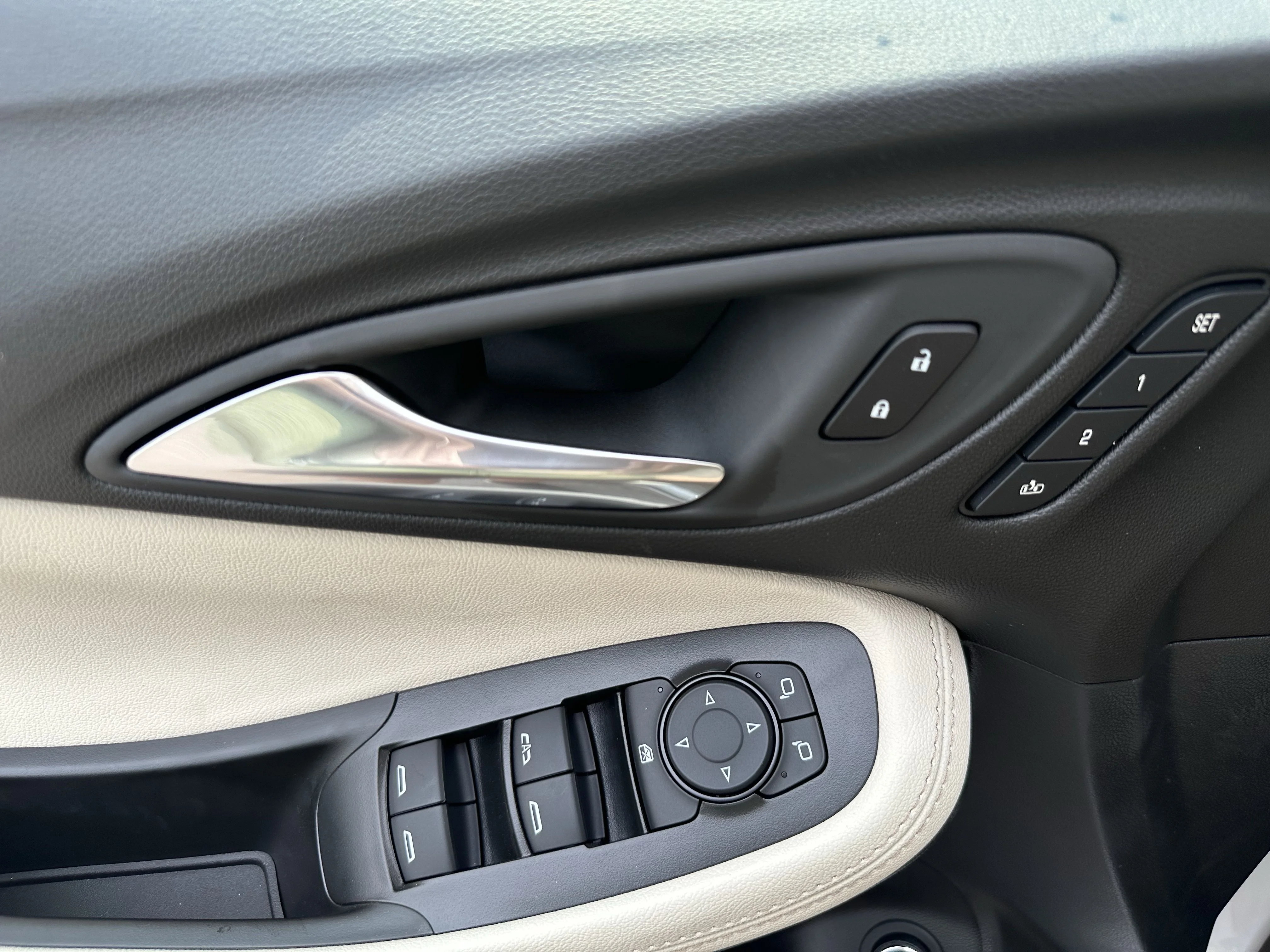 New 2026 White Frost Tricoat Buick Avenir image 9