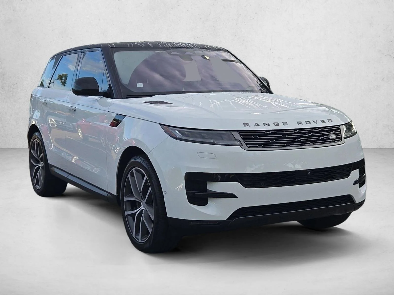 Used 2023 Fuji White Land Rover SE image 3