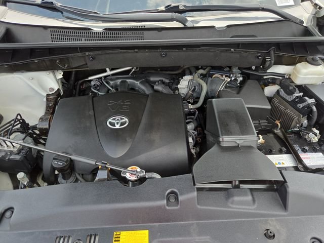 Used 2019 White Toyota XLE image 36