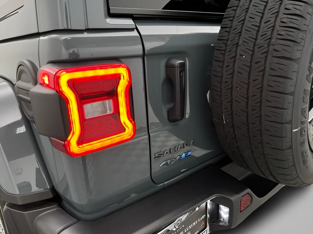Used 2025 Anvil Clear Coat Jeep Sahara 4xe image 45