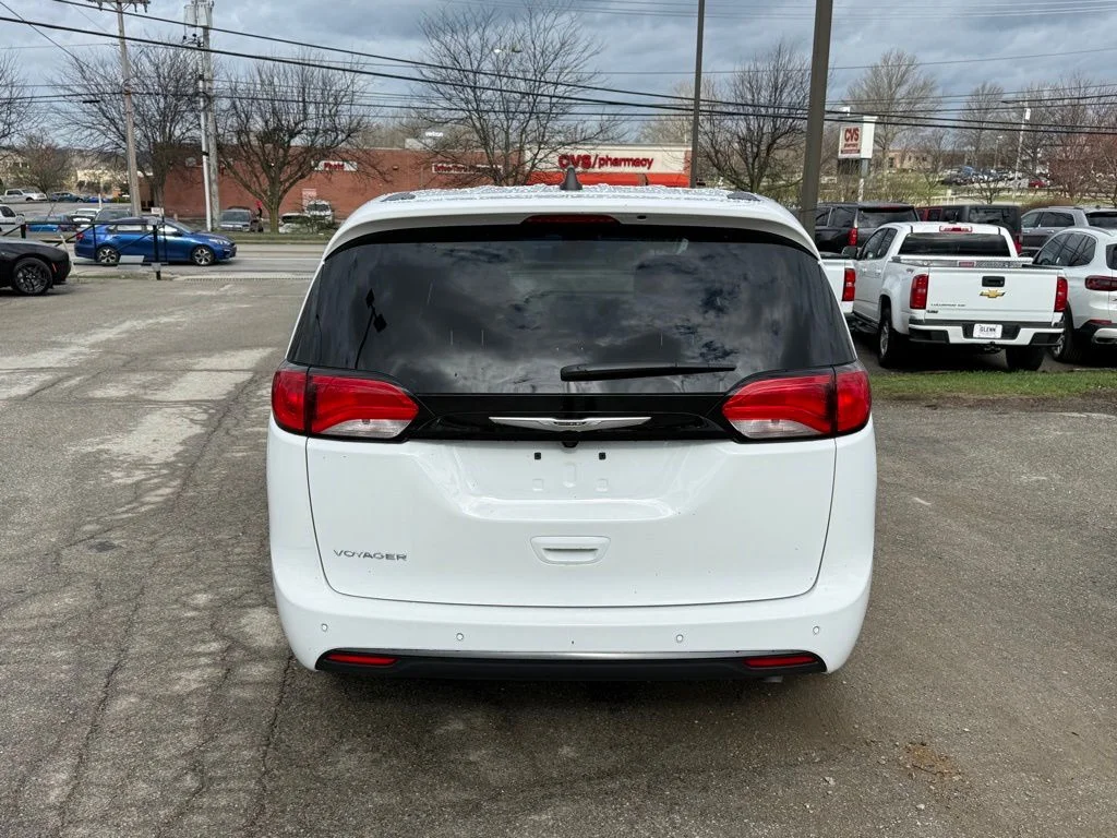 New 2026 Bright White Clear-Coat Exterior Paint Chrysler LX image 7