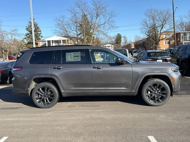 New 2026 Baltic Gray Metallic Clear-Coat Exterior Paint Jeep Limited Reserve image 2