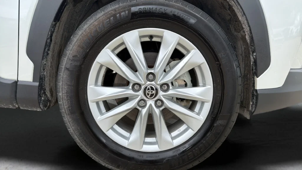 Used 2024 Pearl Toyota LE image 7