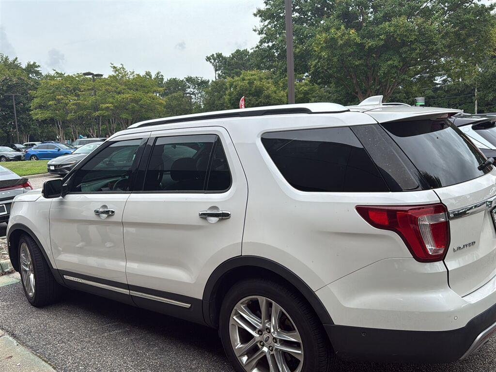 Used 2016 White Platinum Metallic Tri-Coat Ford Limited image 2