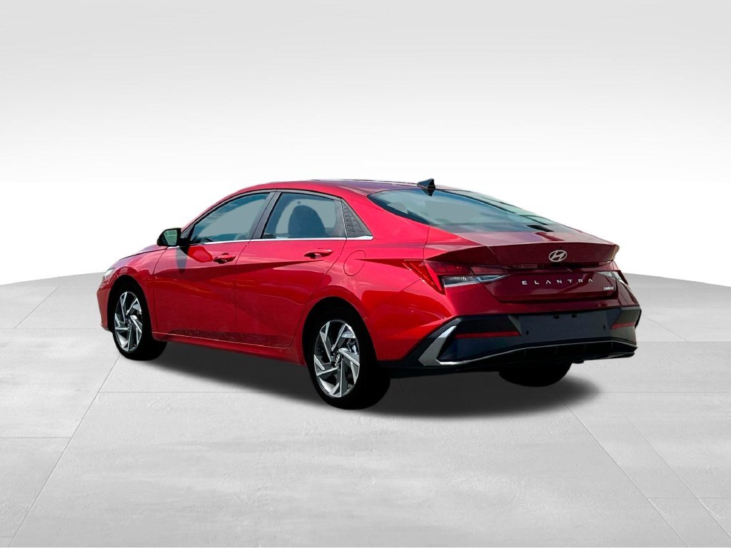 2025 Hyundai Elantra Limited - Photo 6