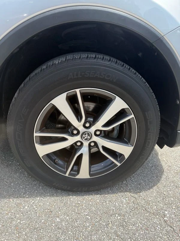 Used 2016  Toyota XLE image 21