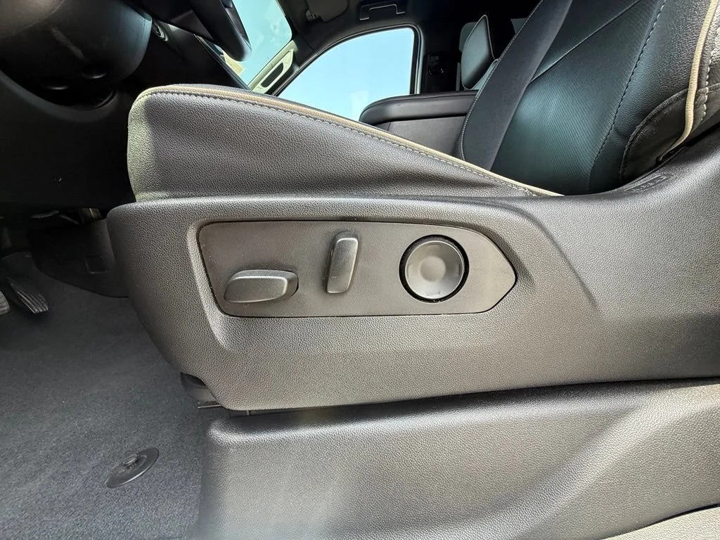 Used 2023 Onyx Black GMC SLT image 37