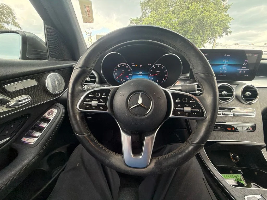 Used 2020  Mercedes-Benz GLC 300 image 2